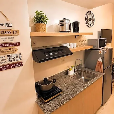 Lovely 1Br Condo @ Sm Southmall W/ Netflix & High Speed Wifi