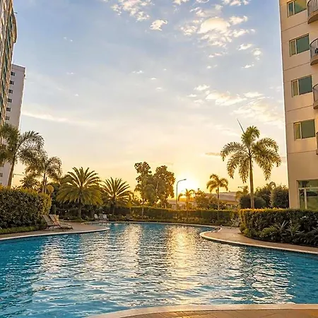 Lovely 1Br Condo @ Sm Southmall W/ Netflix & High Speed Wifi